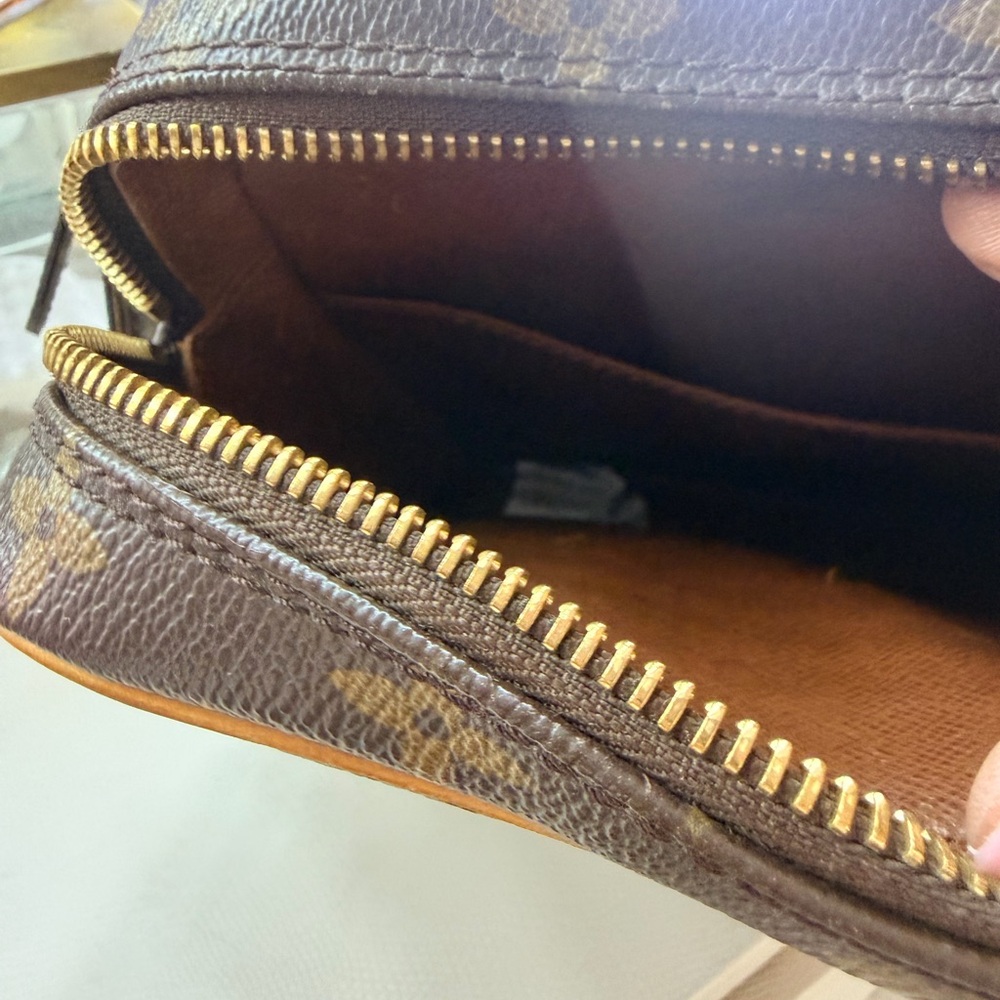 Louis Vuitton Danube crossbody Monogram Messenger Bag - Brown/Tan Leather Trim - Picture 11 of 16